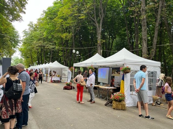o poză de la târgul „Iașul în bucate tradiționale, ecologice, montane și artizanale”