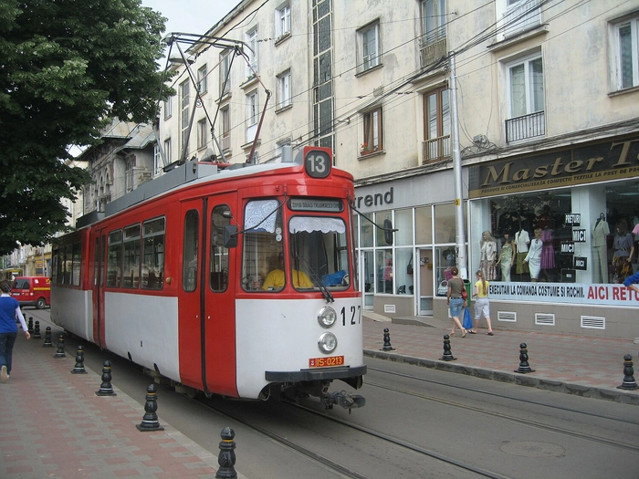 o poză cu tramvaiul 13