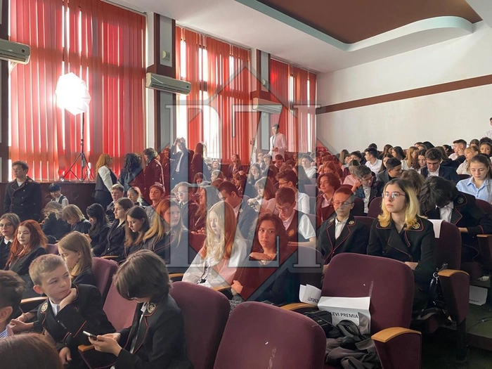 o poză de la ceremonia de celebrare a Zilelor Colegiului Negruzzi din Iași