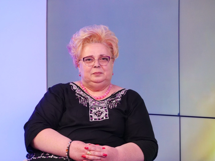 o poză cu prof. dr. Lăcrămioara Iordăchescu, directorul Colegiului Pedagogic „Vasile Lupu”