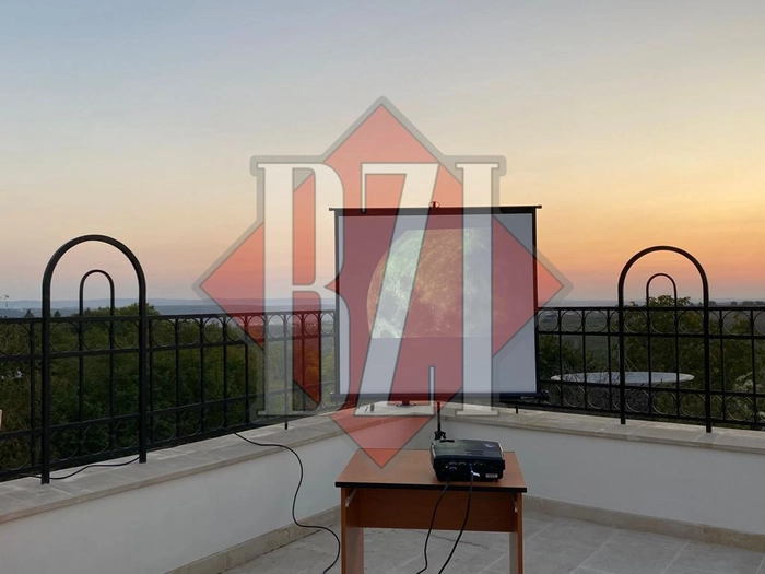 o poză cu telescopul de la Observatorul Astronomic