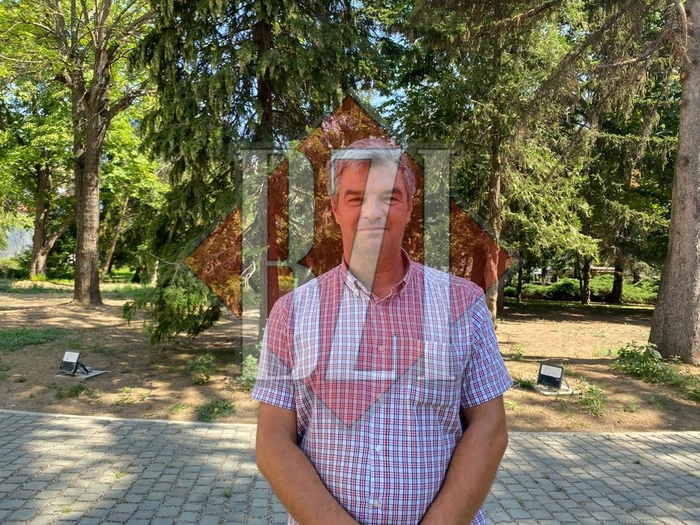 o poză cu Prof. univ. dr. Cătălin Galeș