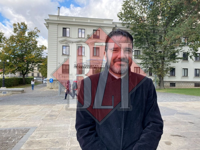o poză cu Lucian Apopei