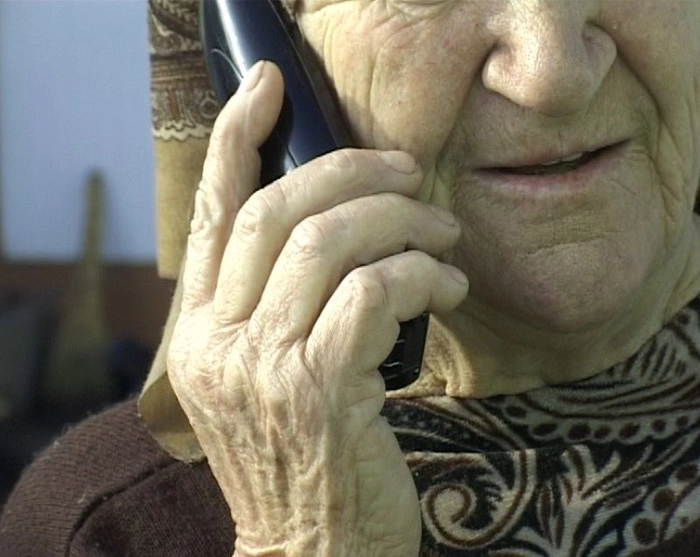 persona care arata numarul de telefon de pe care este sunata