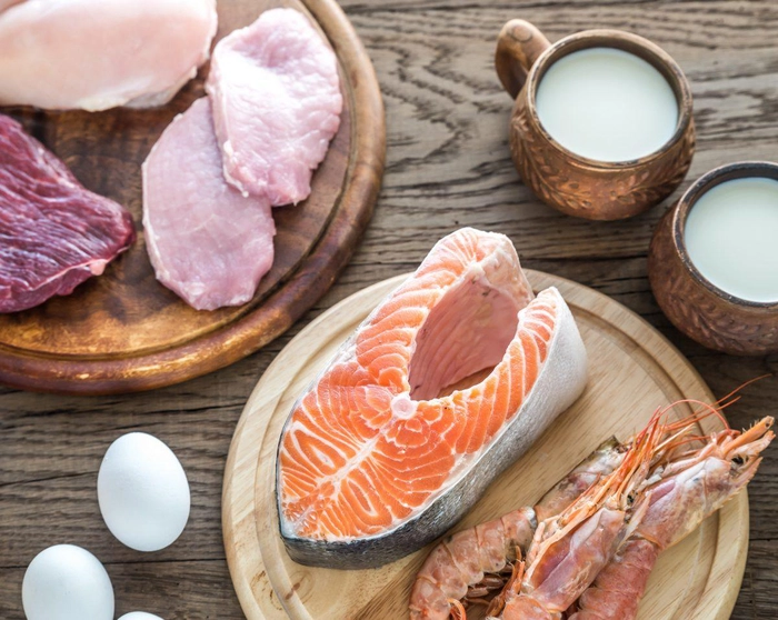 mai multe alimente pe o masa care contin vitamina b12