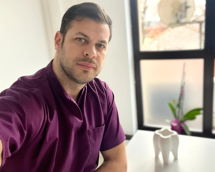 Victor Măciucă in cabinetul stomatologic