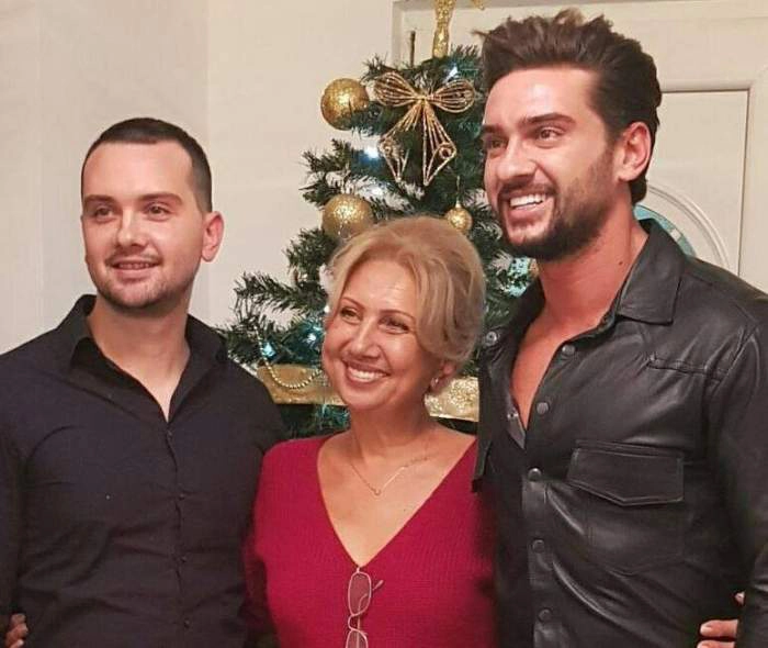 Dorian și Ciprian Popa alături de mama lor
