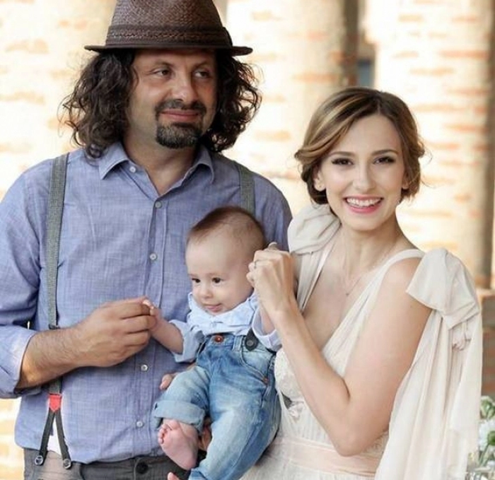 Dana Rogoz, soțul ei Radu Dragomir și fiica ei, Lia