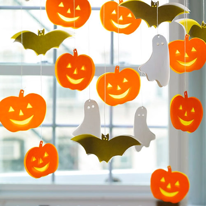 decorațiuni din hartie in forma de dovleci, fantome si lilieci de Halloween
