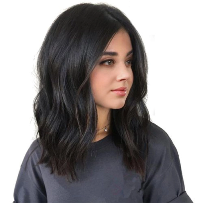 femeie cu parul brunet