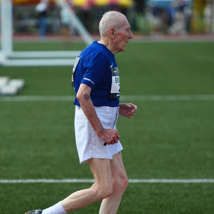Roy Englert alearga la 96 de ani