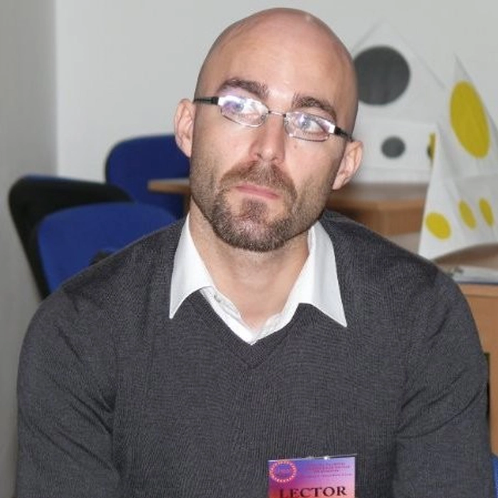  o poza cu Ionut Ghenea, managerul de proiect din cadrul DGASPC Iași