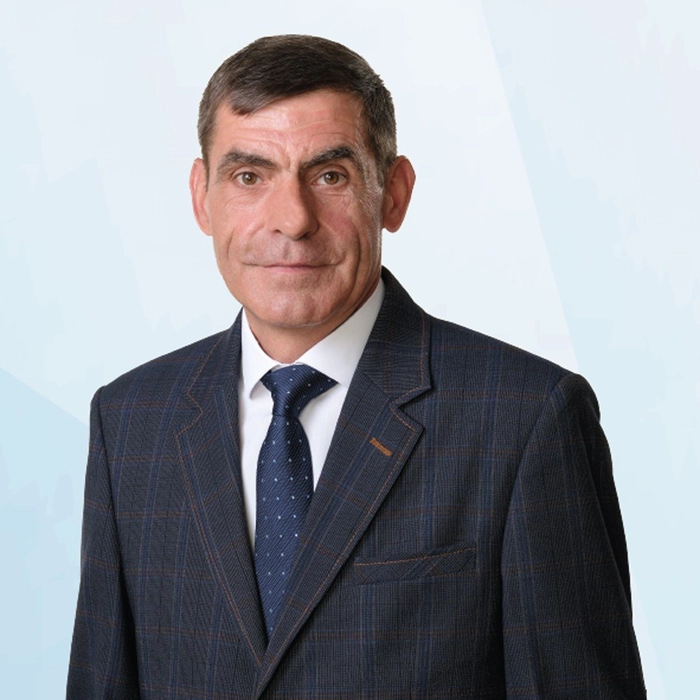 Stefan Paraschiv la costum