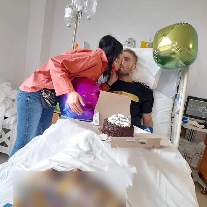 o poza cu Larisa cand i-a facut surpriza sotului ei in spital