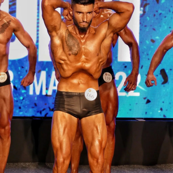  o poza cu un iesean sportiv