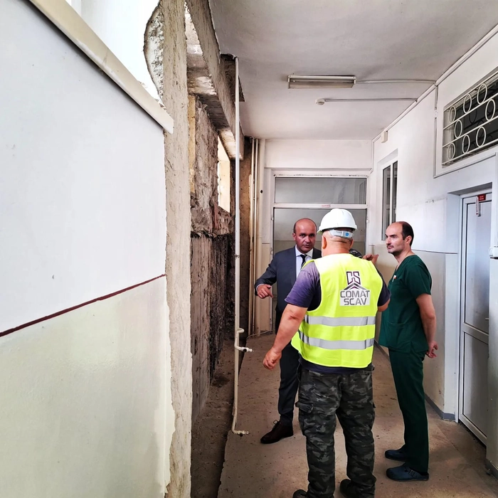 poză cu Daniel Bechir Managerul Spitalului Municipal Pașcani, și Marius Pintilie Primarul Municipiului Pașcani