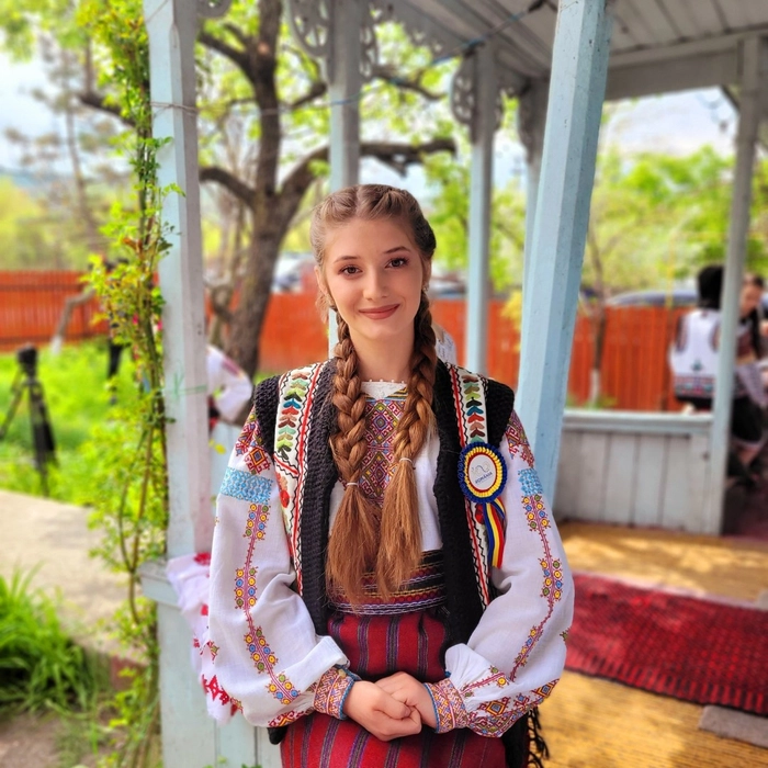 o poză cu Irina Loghin