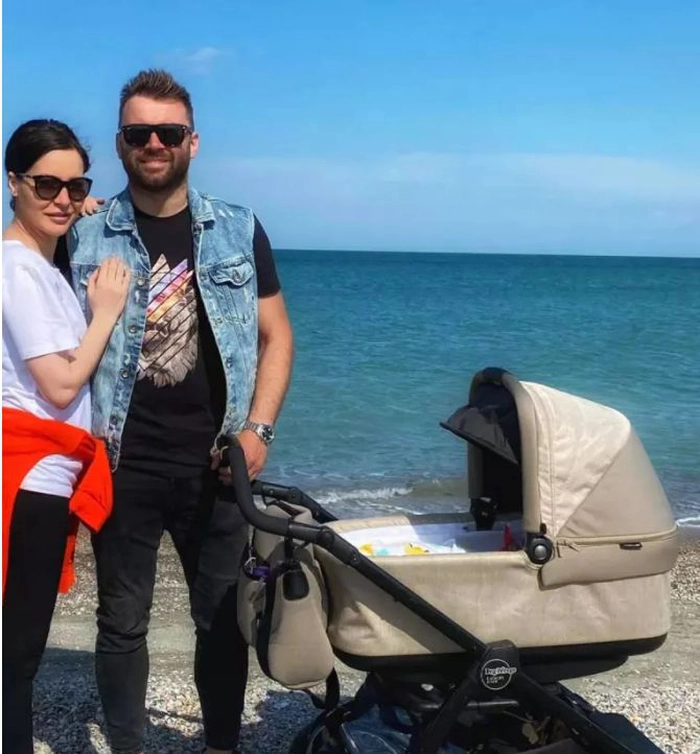 alexandru nedelcu si sotia sa si copilul