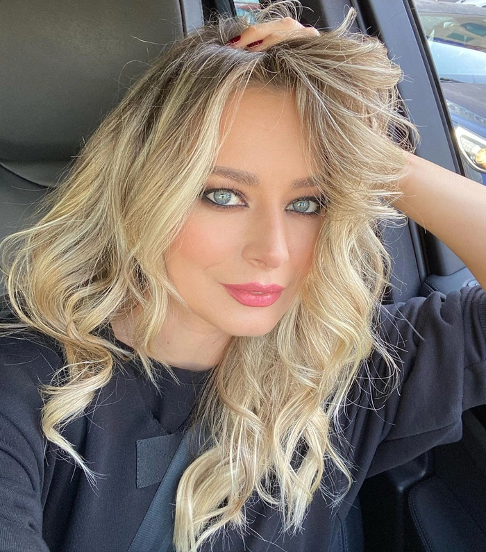 Laura Cosoi