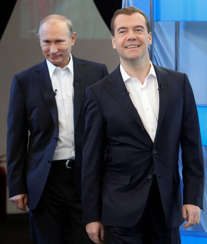 Vladimir Putin si Dmitri Medvedev
