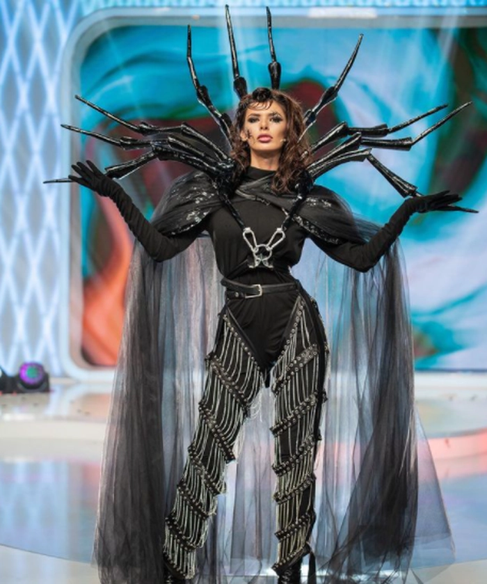 Ioana Filimon în costum de păianjen