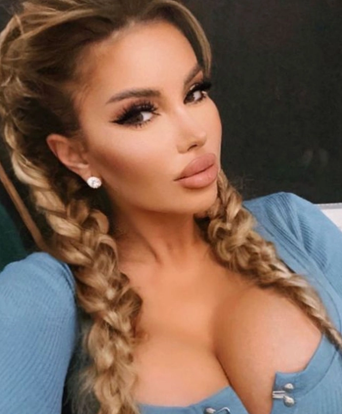 selfie roxana vasniuc machiata
