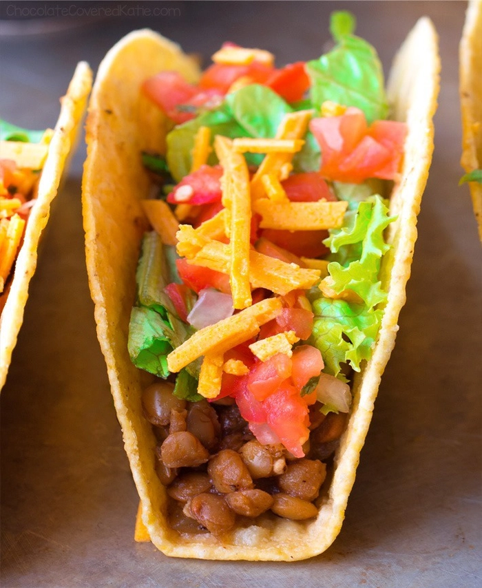 niste trei taco reteta cu carne vegana si sos alb
