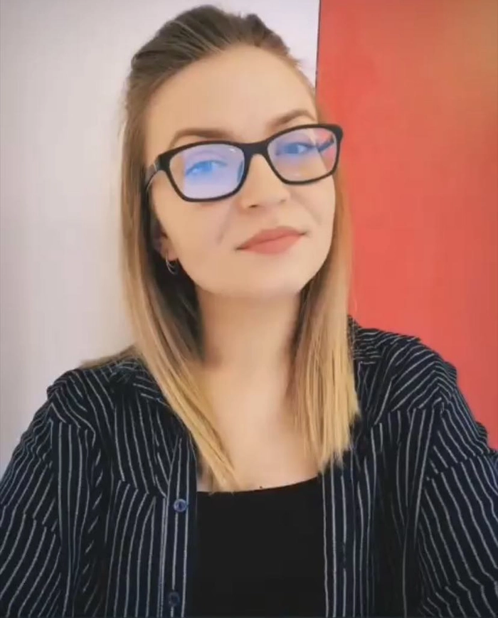 poză cu tânăra asistentă medicală