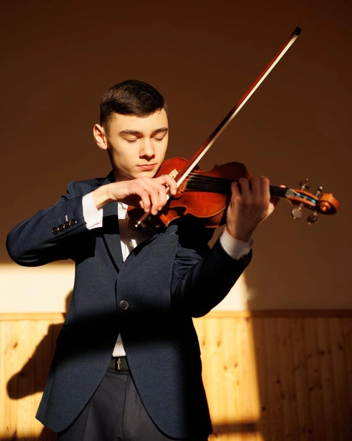 o poză cu Robert Amihălăchioaie