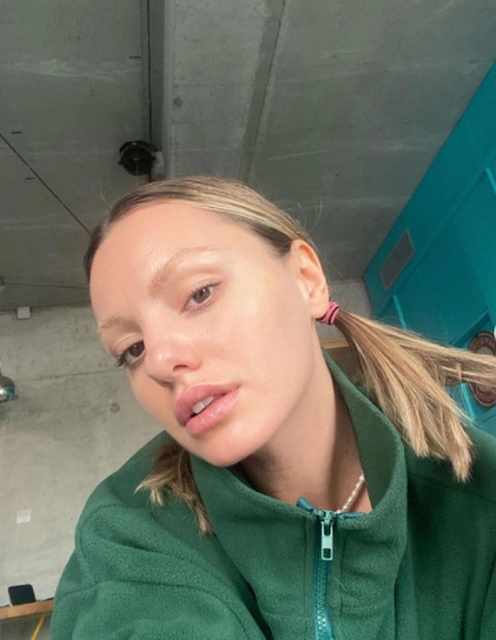 selfie alexandra stan