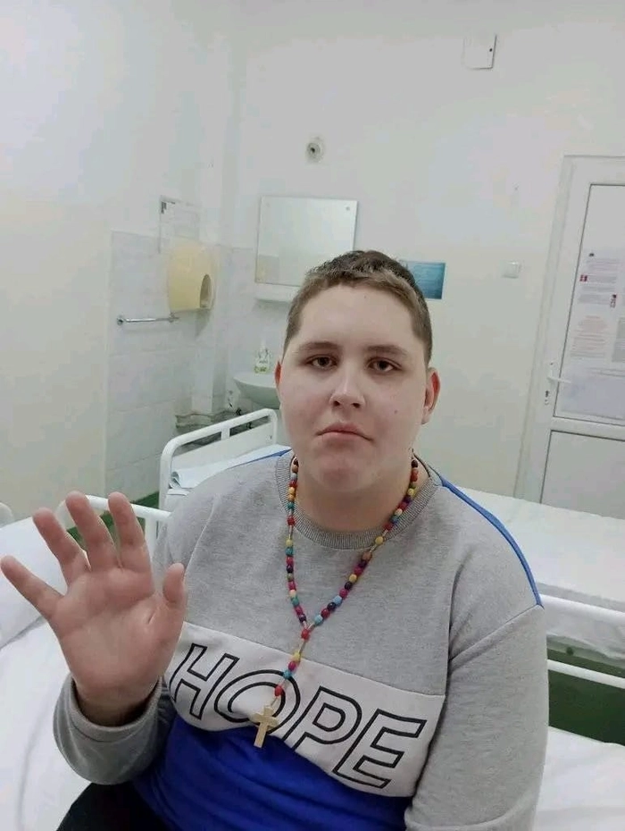 poză cu Dragoș Mărtinică, băiatul în vârstă de 15 ani, care se luptă cu cancerul