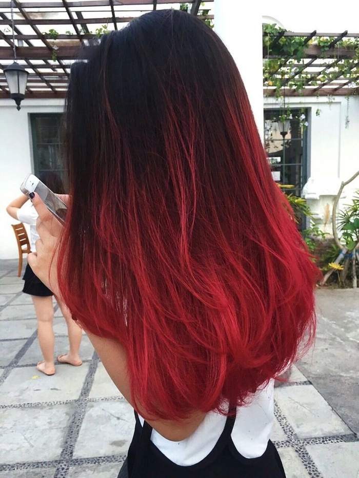 femeie cu parul roscat ombre
