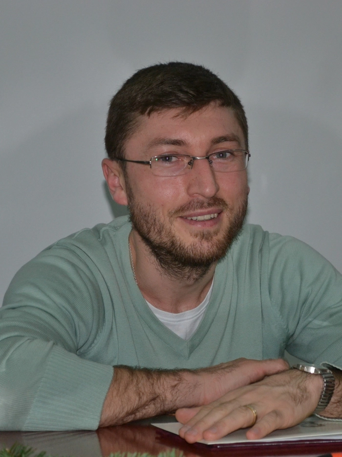 o poza cu profesorul Ilie Moisuc din Iasi