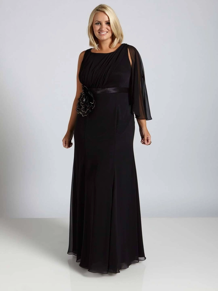 femeie plinuta in rochie de nasa