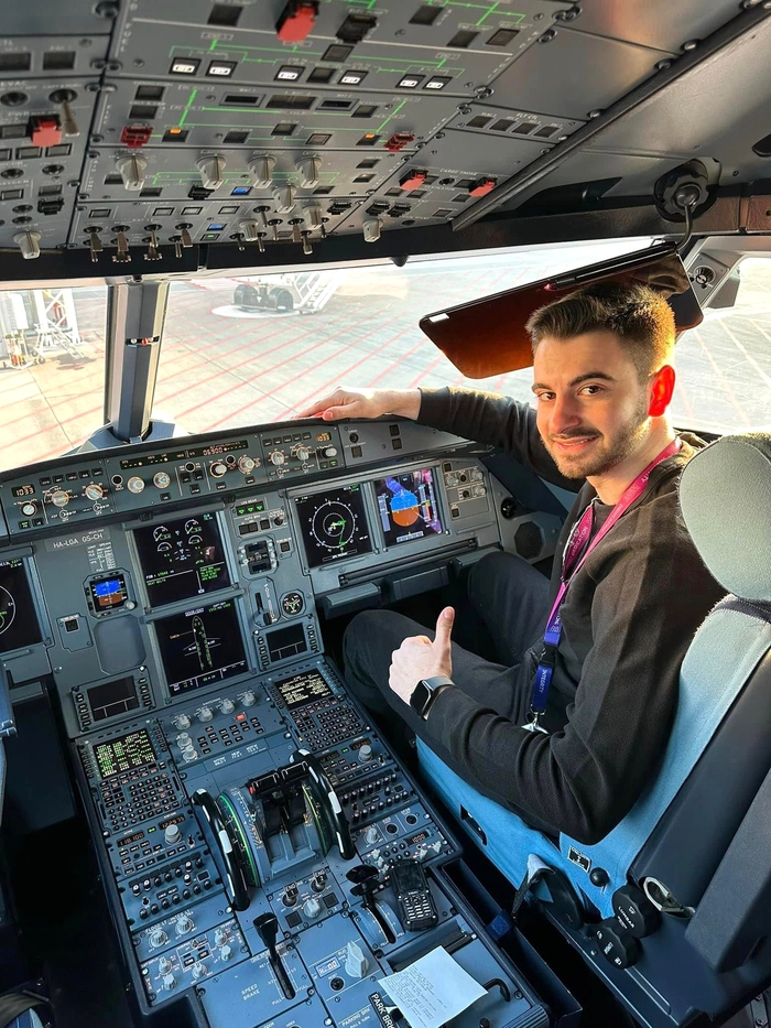 Tanar in avion