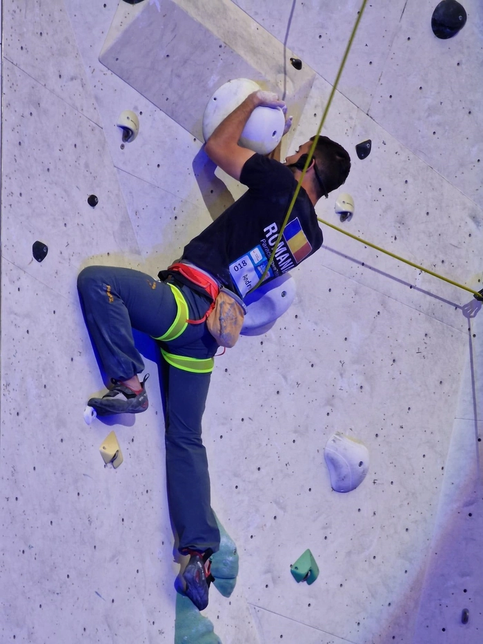  o poză cu Daniel Andrei în cadrul Cupei Mondiale de Paraclimbing din Austria
