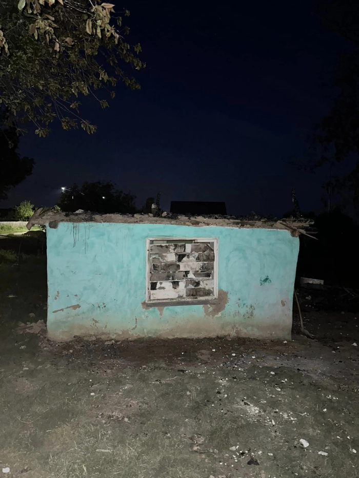o imagine cu casa arsa