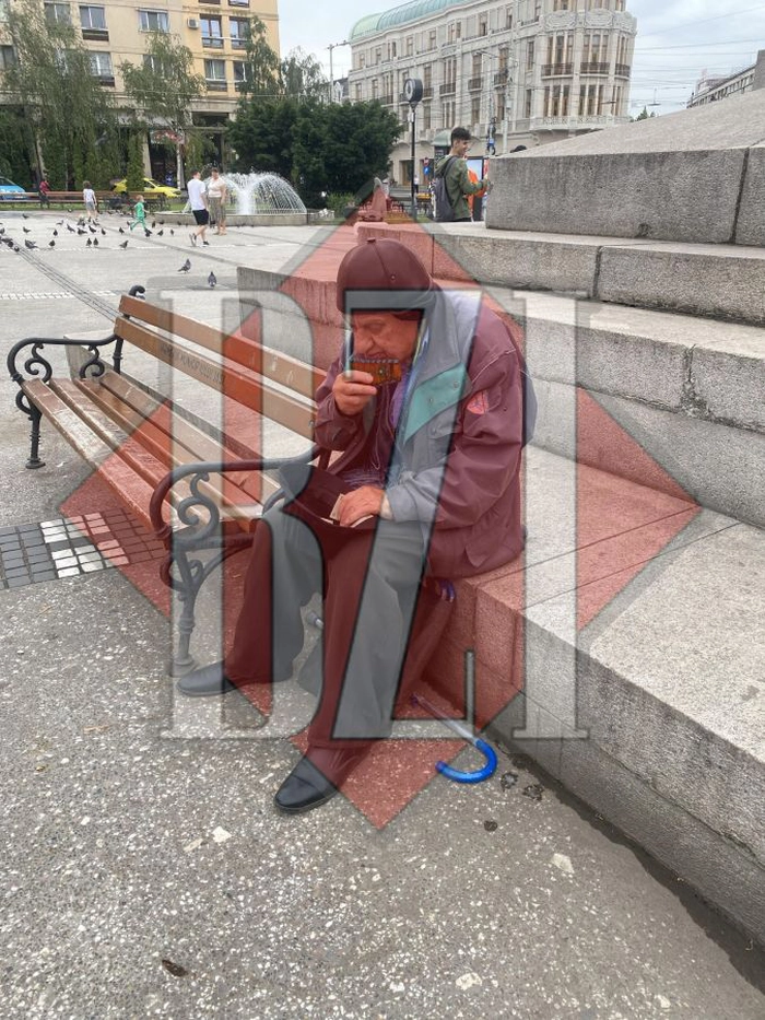 poză cu bătrânul în vârstă de 86 de ani
