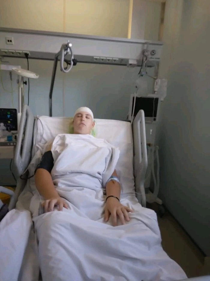 poză cu Dragoș Mărtinică, băiatul în vârstă de 15 ani, care se luptă cu cancerul