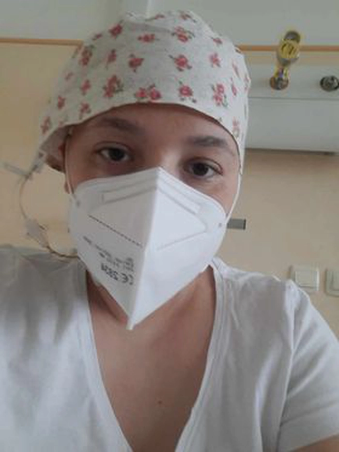  poză cu tânăra ieșeancă în vârstă de 26 de ani, care a primit un transplant de celule stem