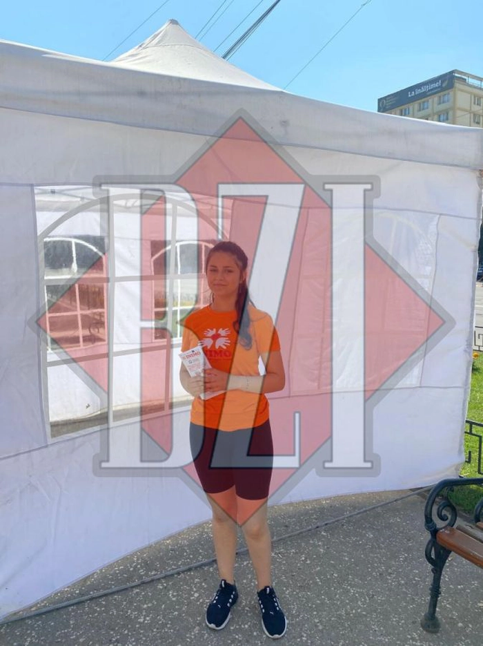 o poză cu o voluntară în cadrul Asociației Glasul Vieții