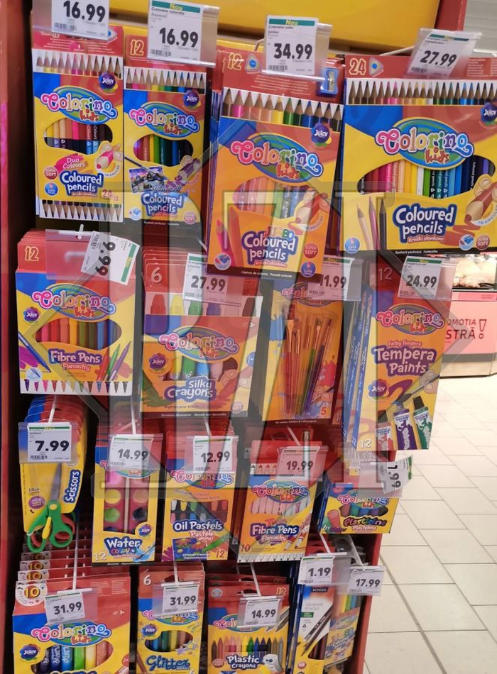  Stand cu creioane si pensule