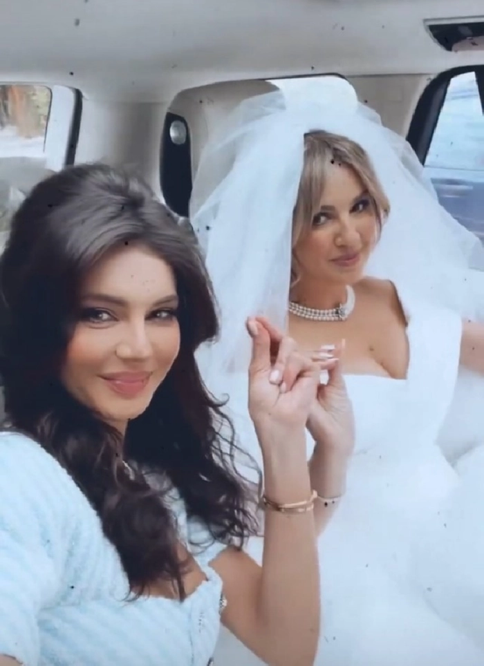 cristina ich si Daiana Anghel mireasa au făcut un selfie în mașină