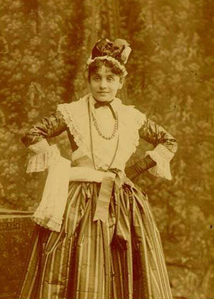 o actrita de teatruc care are rolul principal in piesa hargita