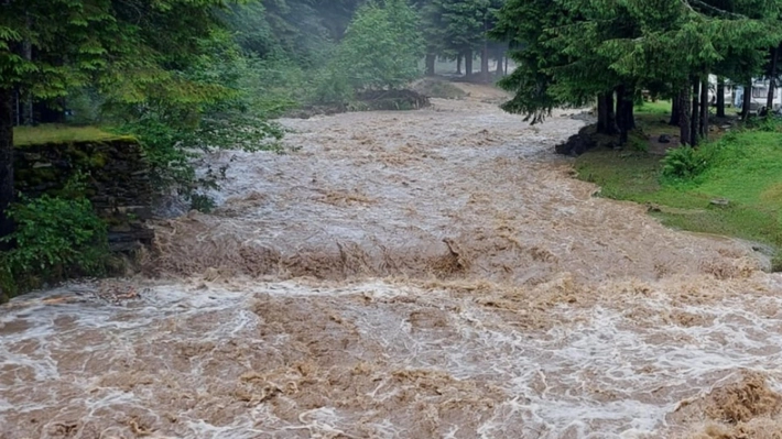 Alertă de inundații în 24 județe – Risc de viituri din cauza ploilor puternice
