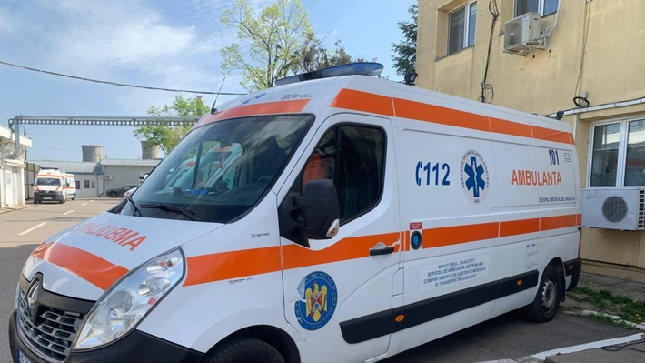 O mașină, condusă de o tânără de 21 de ani, a intrat într-o căruță. Șașe persoane sunt rănite