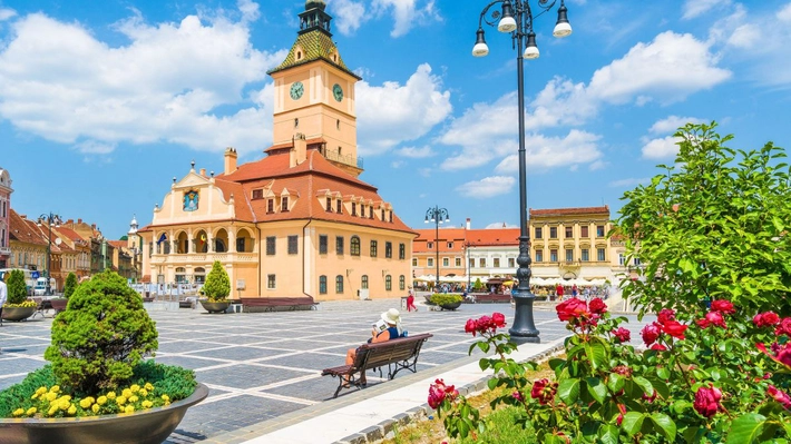 Vacanțe mai scumpe la Brașov! Din 2026, turiștii vor plăti o nouă taxă de sejur