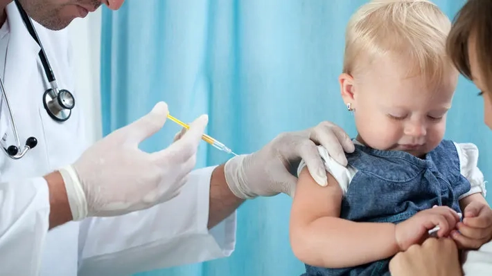 Medicii de familie trag un semnal dur: „Un medic care se opune vaccinării nu ar trebui să profeseze!”