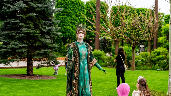 Weekend spectaculos la Palas: festival de artă stradală și reprezentații acrobatice. Publicul este invitat și la premiera spectacolului „La margine de Copou”, în regia maestrului Mihai Mălaimare