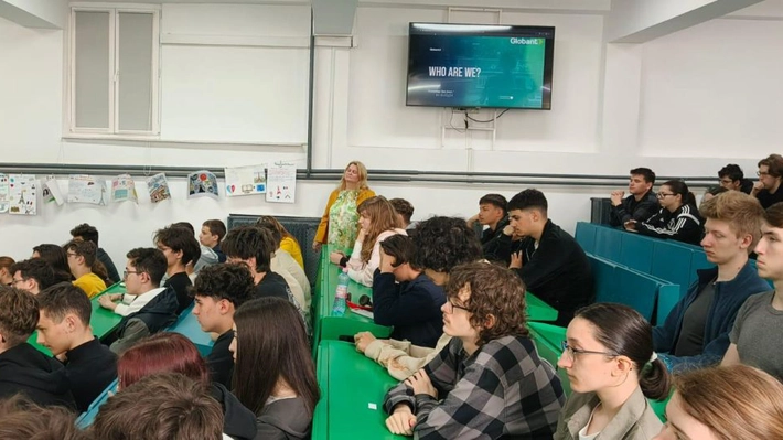 O nouă clasă modernă pentru elevii de la Liceul Teoretic de Informatică „Grigore Moisil” din Iași